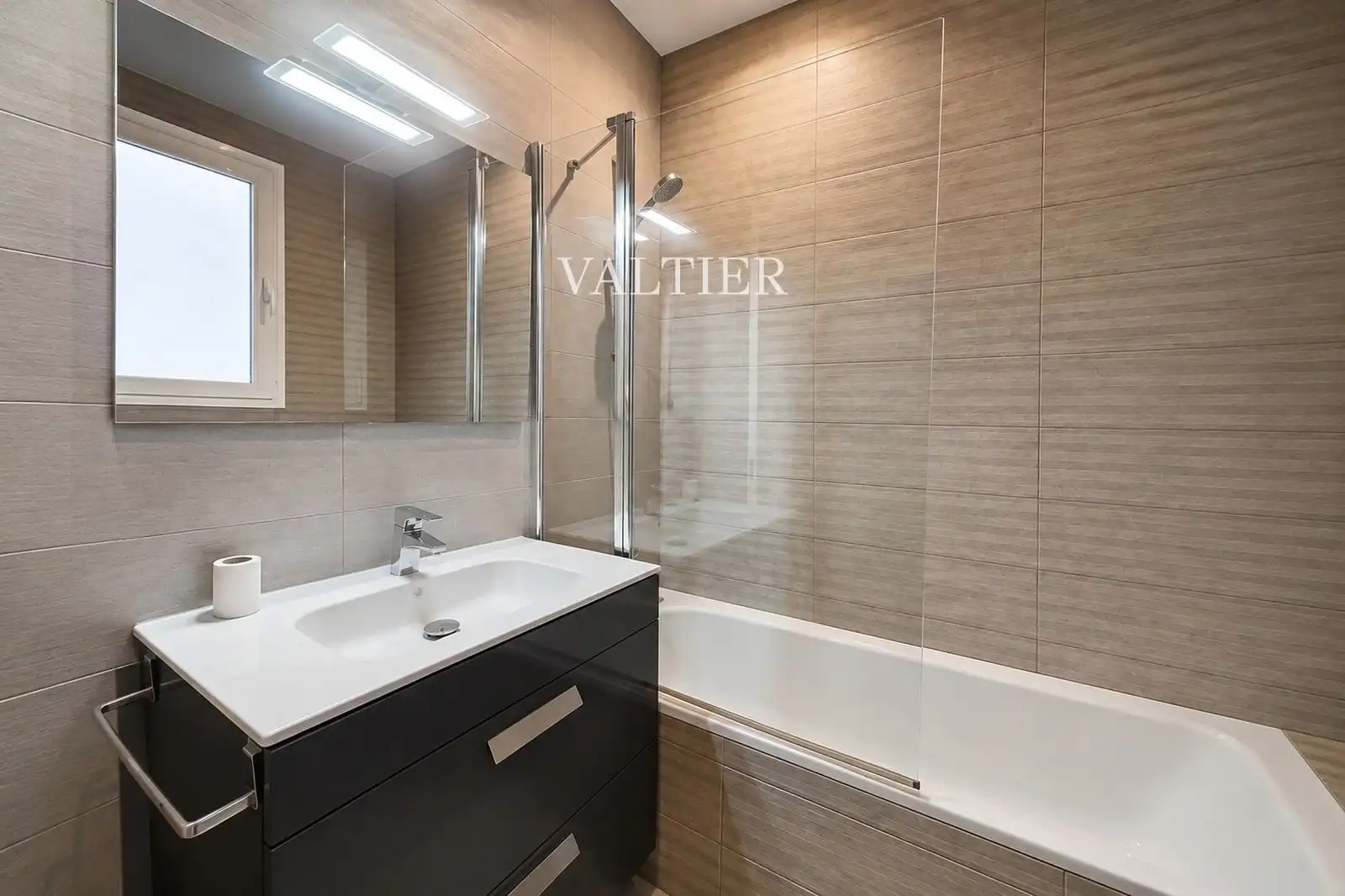 Badezimmer von Dachboden zur Miete in Madrid