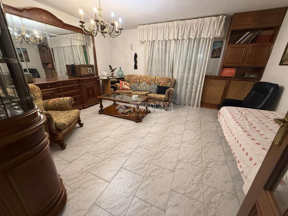 Living room of Single-family semi-detached for sale in  Madrid Capital