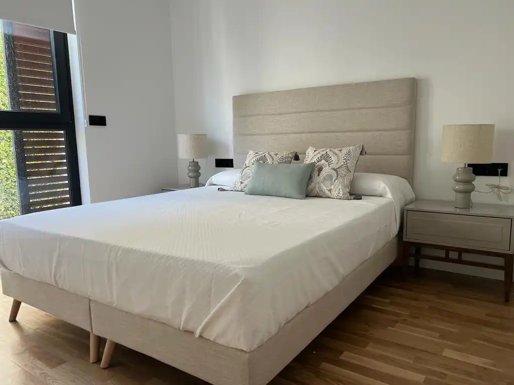 Schlafzimmer von Wohnung zur Miete in Málaga mit Klimaanlage, Heizung und Privatgarten