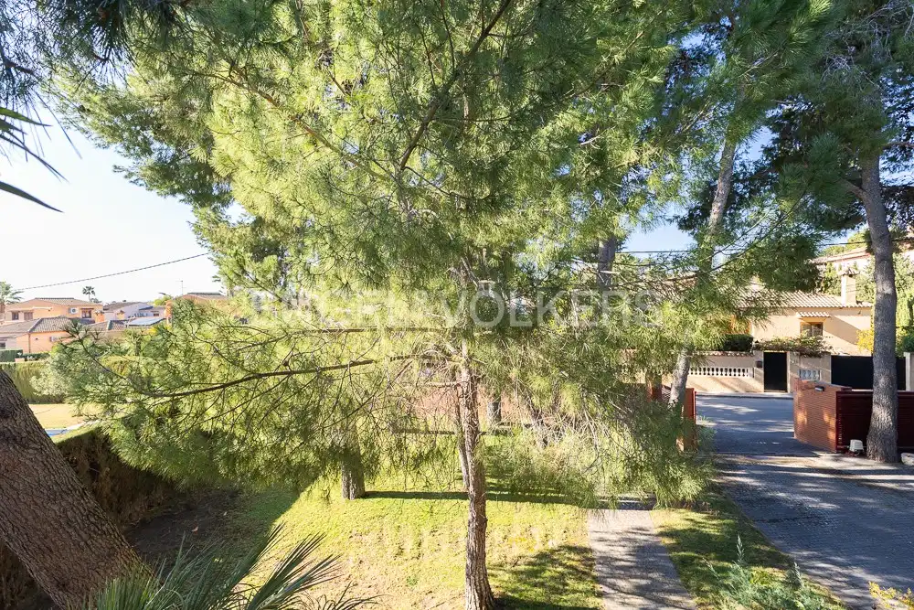 Exterior view of Houses for sale in La Pobla de Vallbona  with Air Conditioner, Heating and Private garden