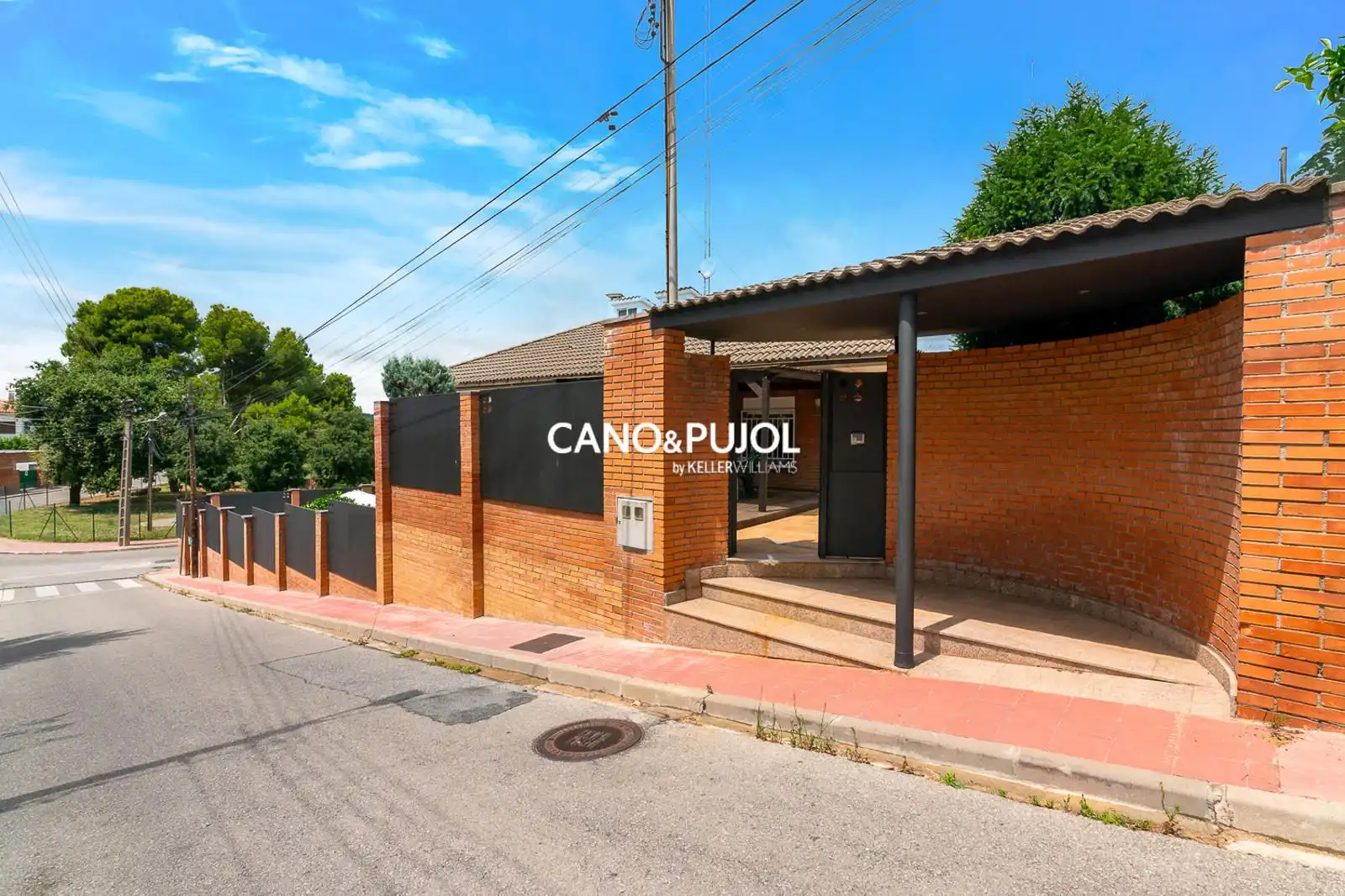 Vista exterior de Casa o chalet en venta en Terrassa con Aire acondicionado, Calefacción y Terraza