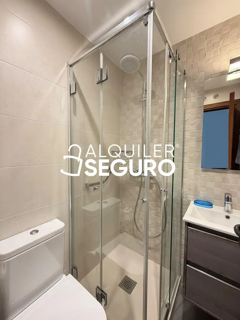 Bathroom of Flat for rent in El Escorial  with Heating, Terrace and Swimming Pool