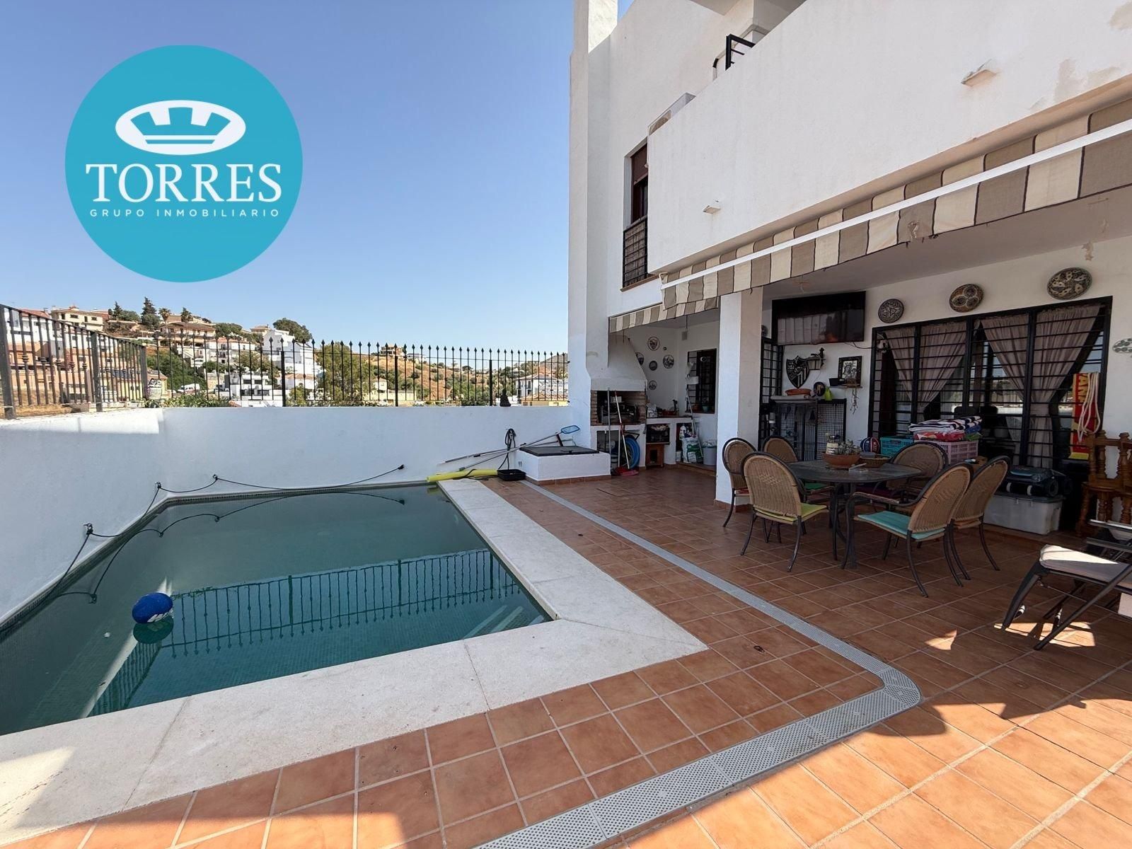 Exterior view of Single-family semi-detached for sale in Málaga Capital  with Air Conditioner, Terrace and Swimming Pool