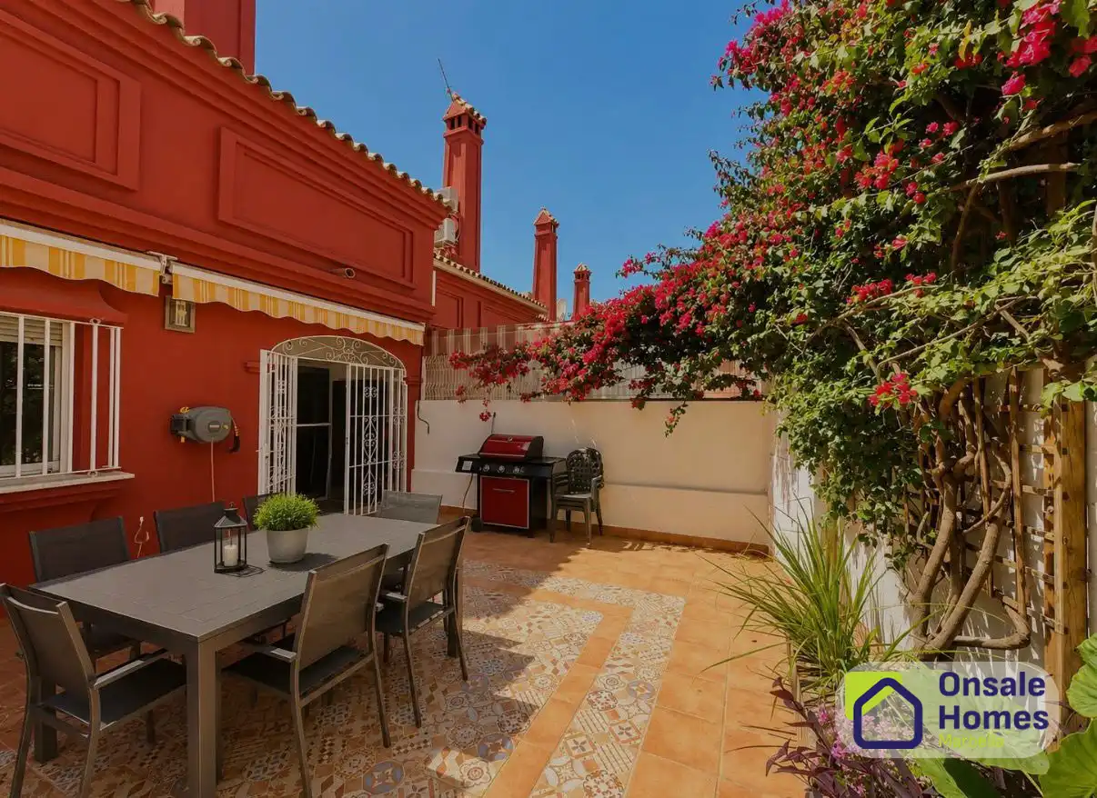 Garden of Detached homes for sale in Fuengirola  with Air Conditioner, Terrace and Balcony