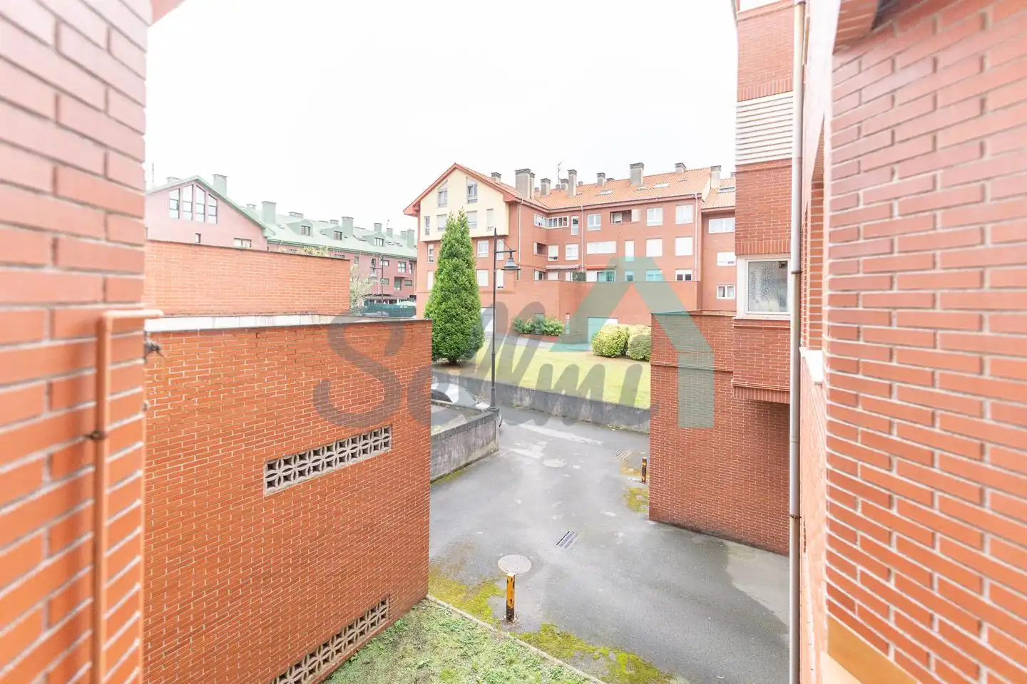 Vista exterior de Pis en venda en Castrillón amb Calefacció, Parquet i Terrassa