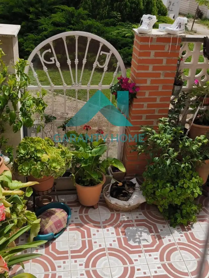 Jardí de Casa adosada en venda en Cáceres amb Calefacció