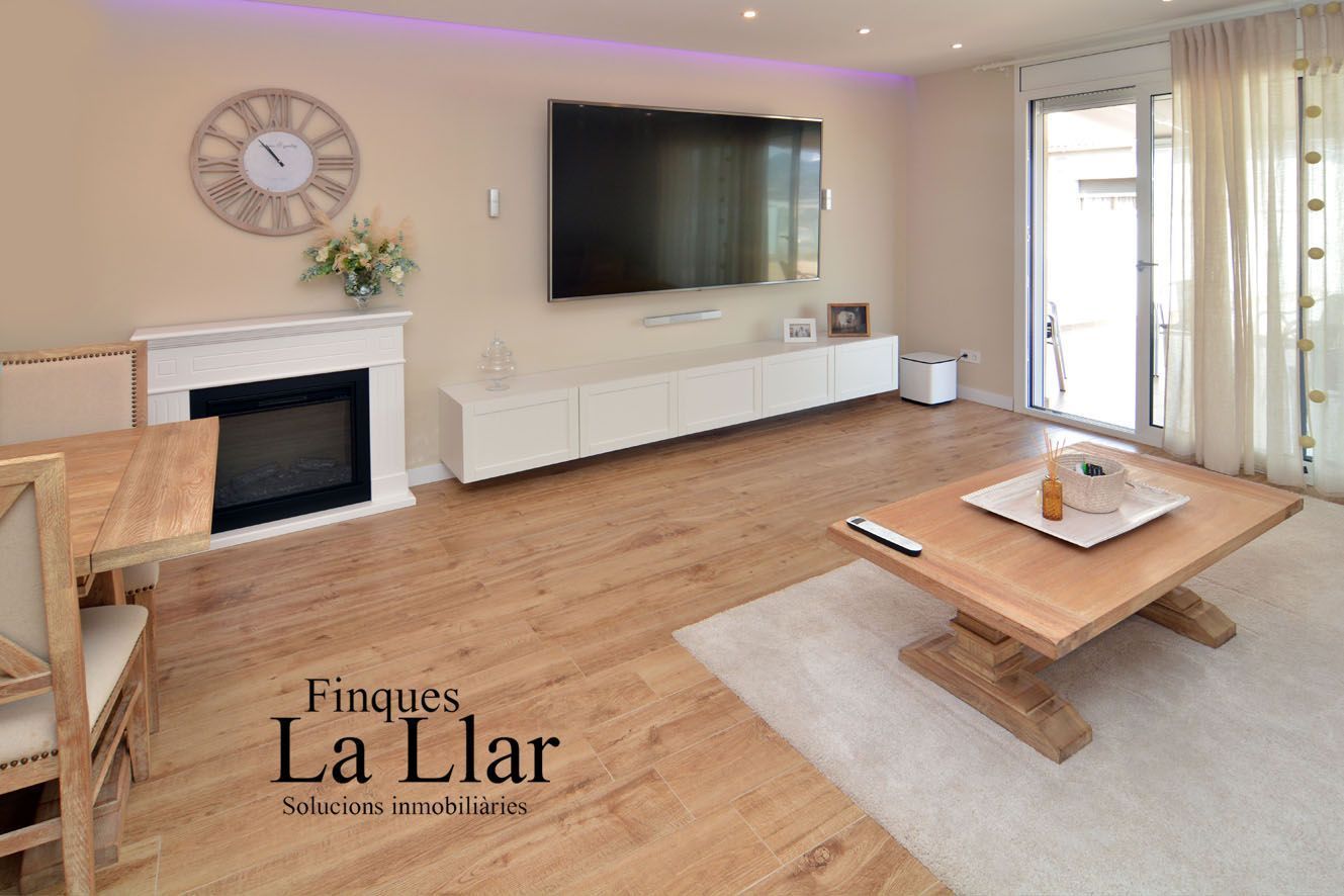 Sala d'estar de Casa o xalet en venda en Sant Vicenç Dels Horts amb Aire condicionat, Calefacció i Jardí privat