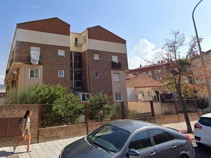 Außenansicht von Wohnung zum verkauf in Azuqueca de Henares mit Terrasse und Balkon