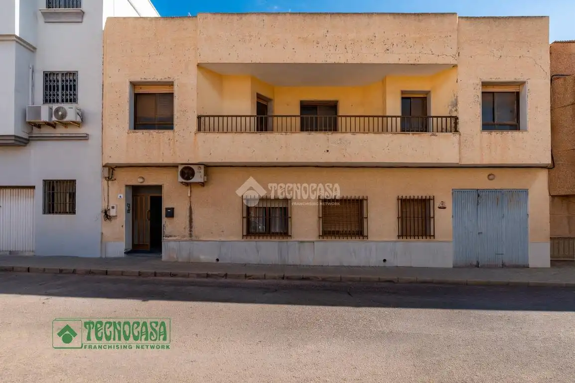 Vista exterior de Casa adosada en venda en El Ejido