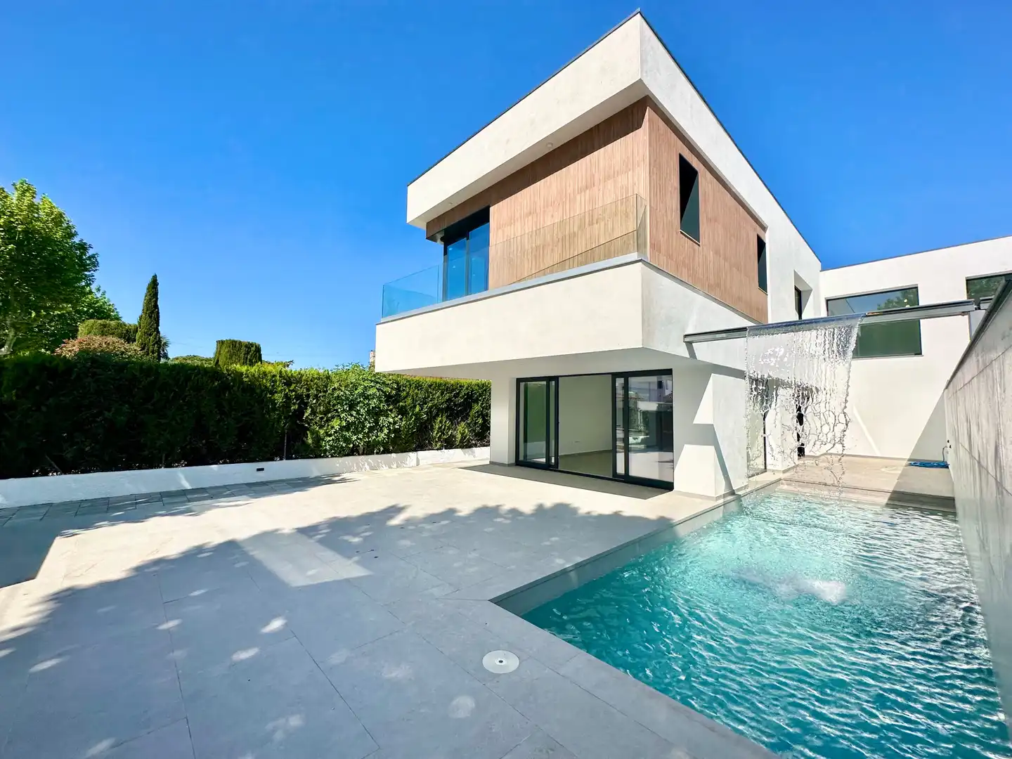 Casa amb piscina en venda a Requesens