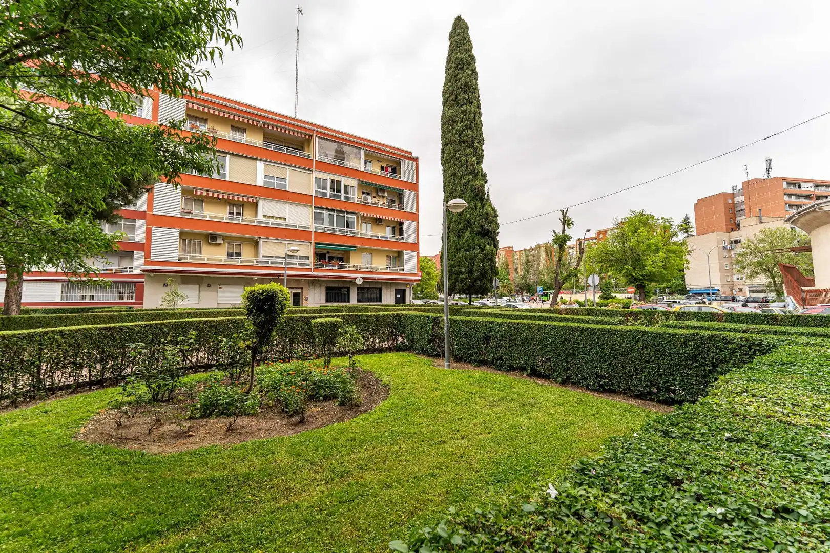 Außenansicht von Wohnung zum Verkauf in Fuenlabrada mit Klimaanlage, Heizung und Terrasse
