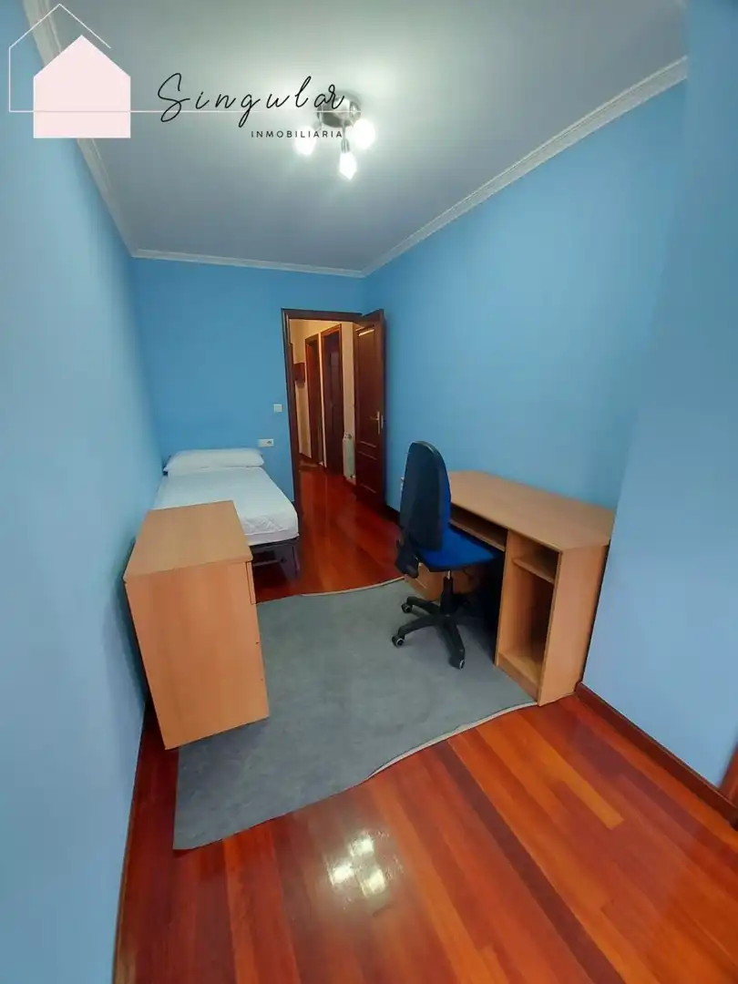 Schlafzimmer von Wohnung zur Miete in Vigo  mit Heizung, Parkett und Terrasse