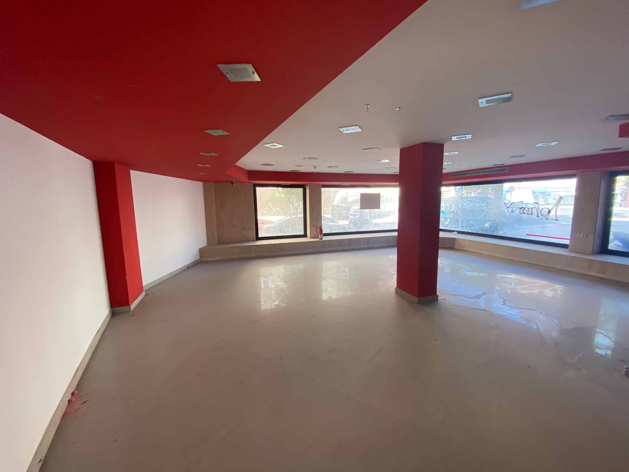 Premises for sale in  Almería Capital