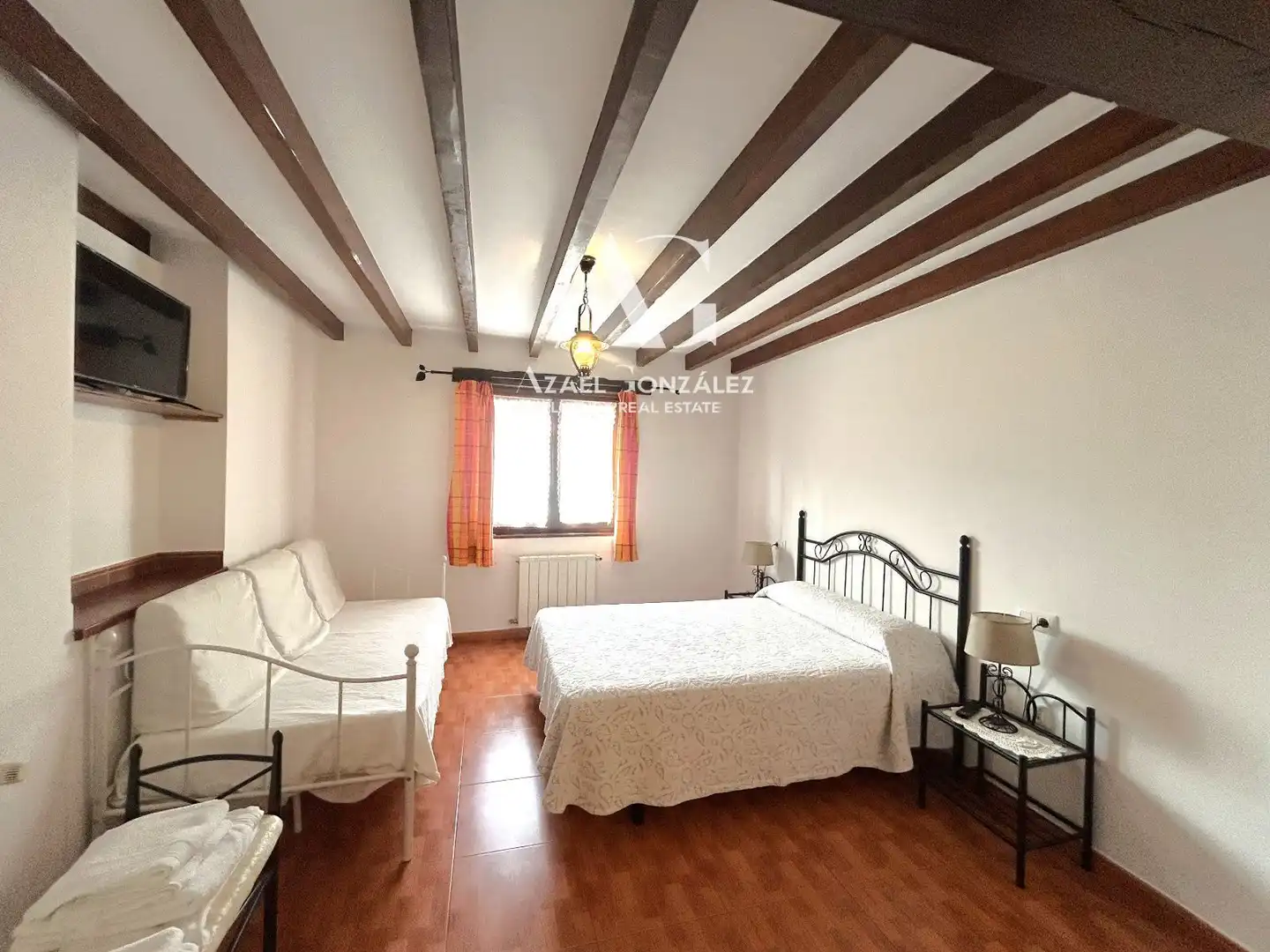 Habitación de Casa adosada en venta en Val de San Vicente  con Calefacción, Terraza y Amueblado
