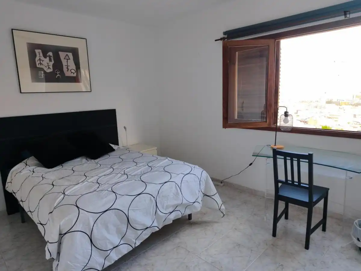 Dormitori de Casa o xalet per a compartir en Las Palmas de Gran Canaria amb Moblat, Forn i Rentadora