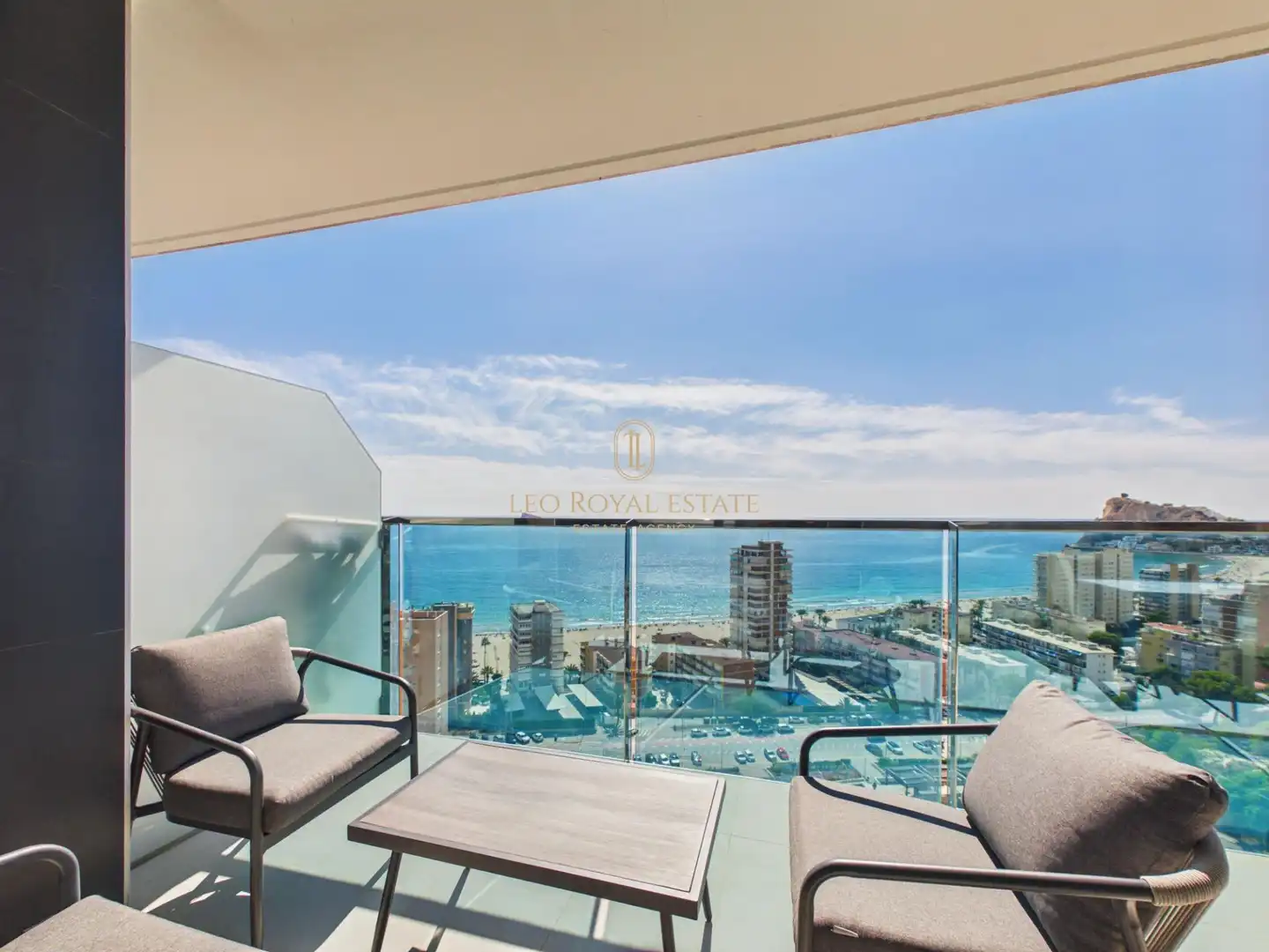 Apartamento con terraza en venta en Avenida VILLAJOYOSA LA, imagen 2