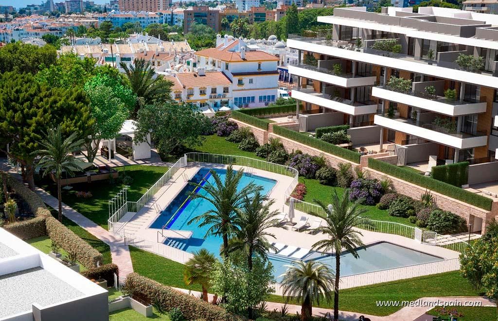 Piscina de Casa o xalet en venda en Torremolinos amb Aire condicionat, Jardí privat i Terrassa