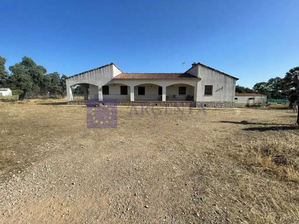 Xalet amb piscina en venda a Casar de Cáceres