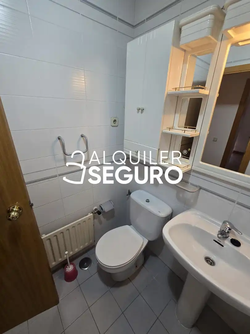Bany de Pis de lloguer en San Fernando de Henares amb Aire condicionat, Calefacció i Moblat