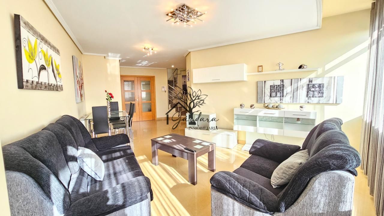 Sala d'estar de Dúplex en venda en Ferrol amb Calefacció i Traster