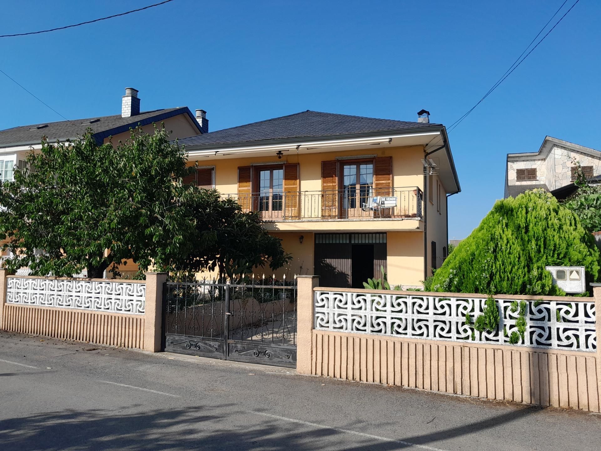 Exterior view of House or chalet for sale in Villafranca del Bierzo  with Heating, Private garden and Balcony