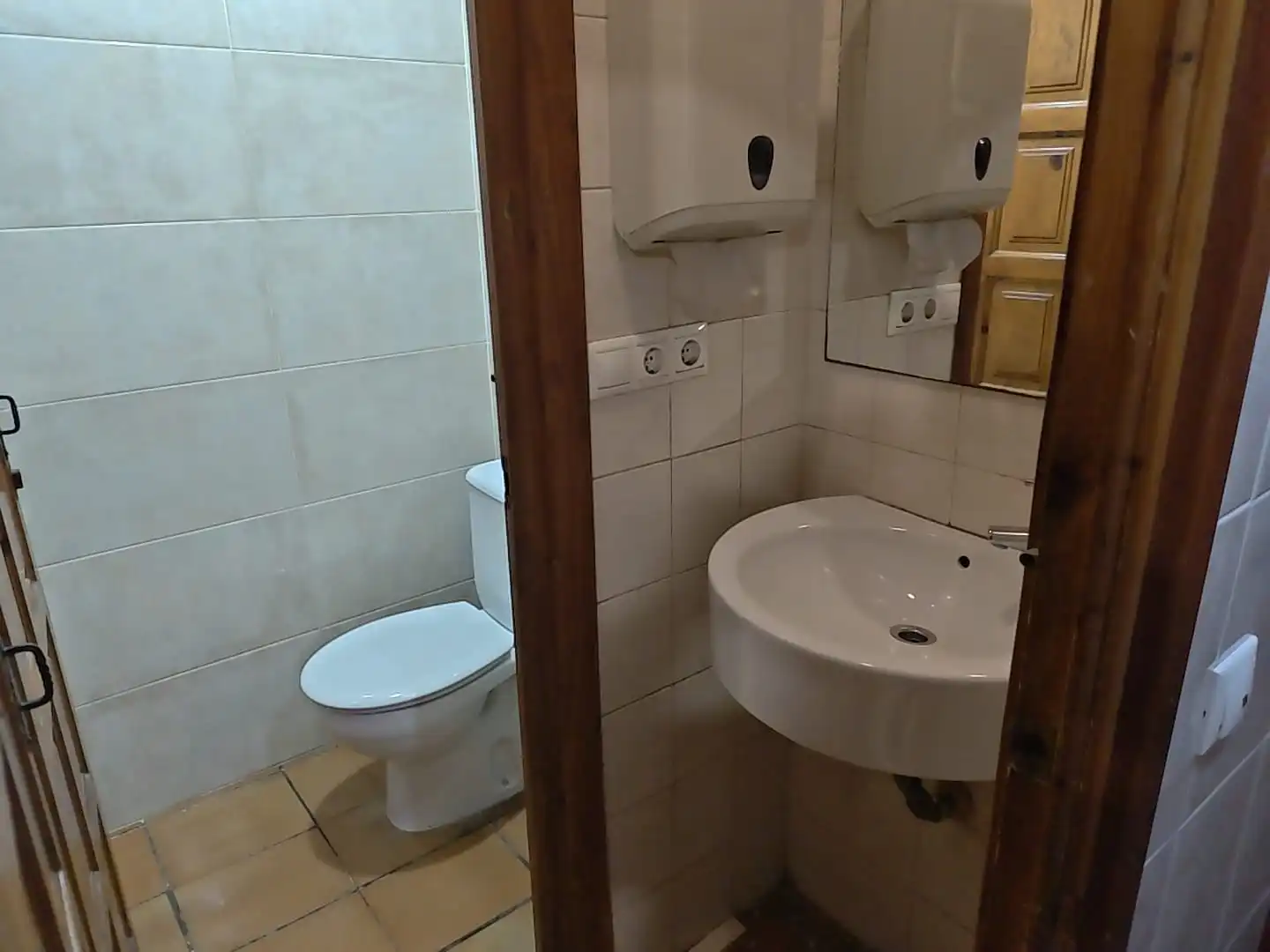 Badezimmer von Geschaftsraum zum Verkauf in Valencia mit Klimaanlage, Möbliert und Alarm
