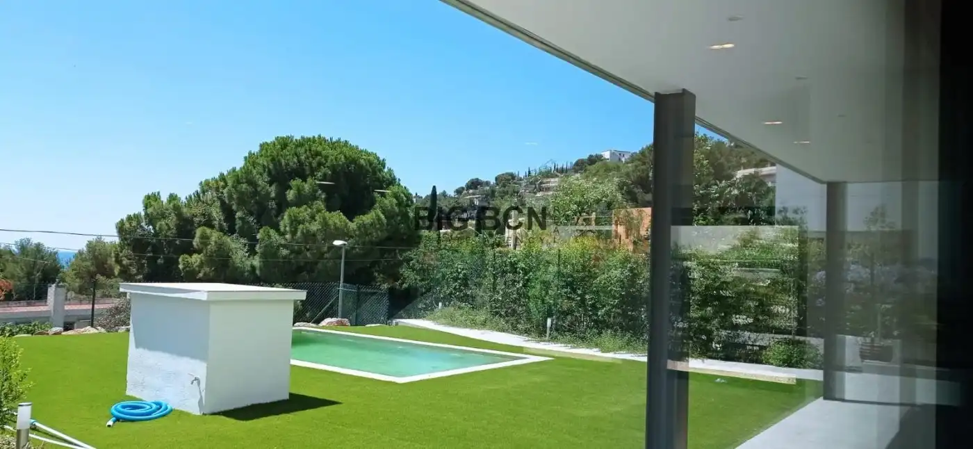 Vista exterior de Casa o chalet de alquiler en Sitges con Aire acondicionado, Calefacción y Jardín privado