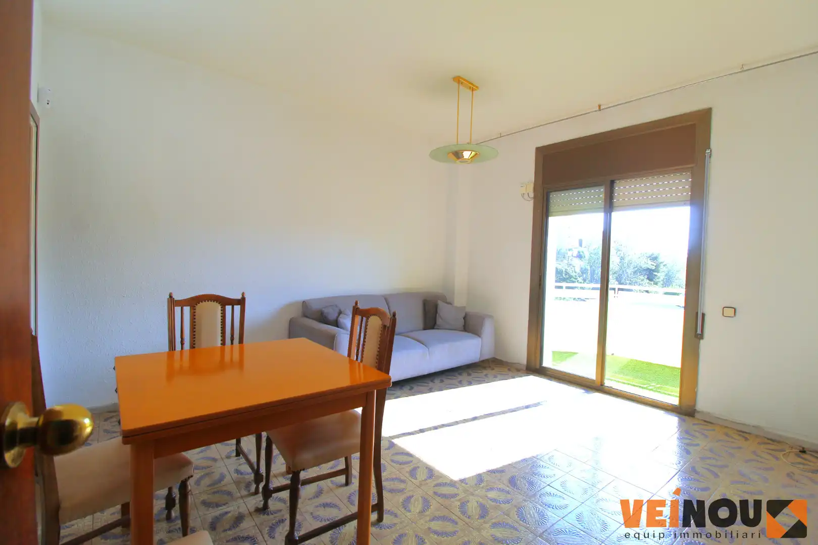 Sala de estar de Piso en venta en L'Hospitalet de Llobregat con Balcón