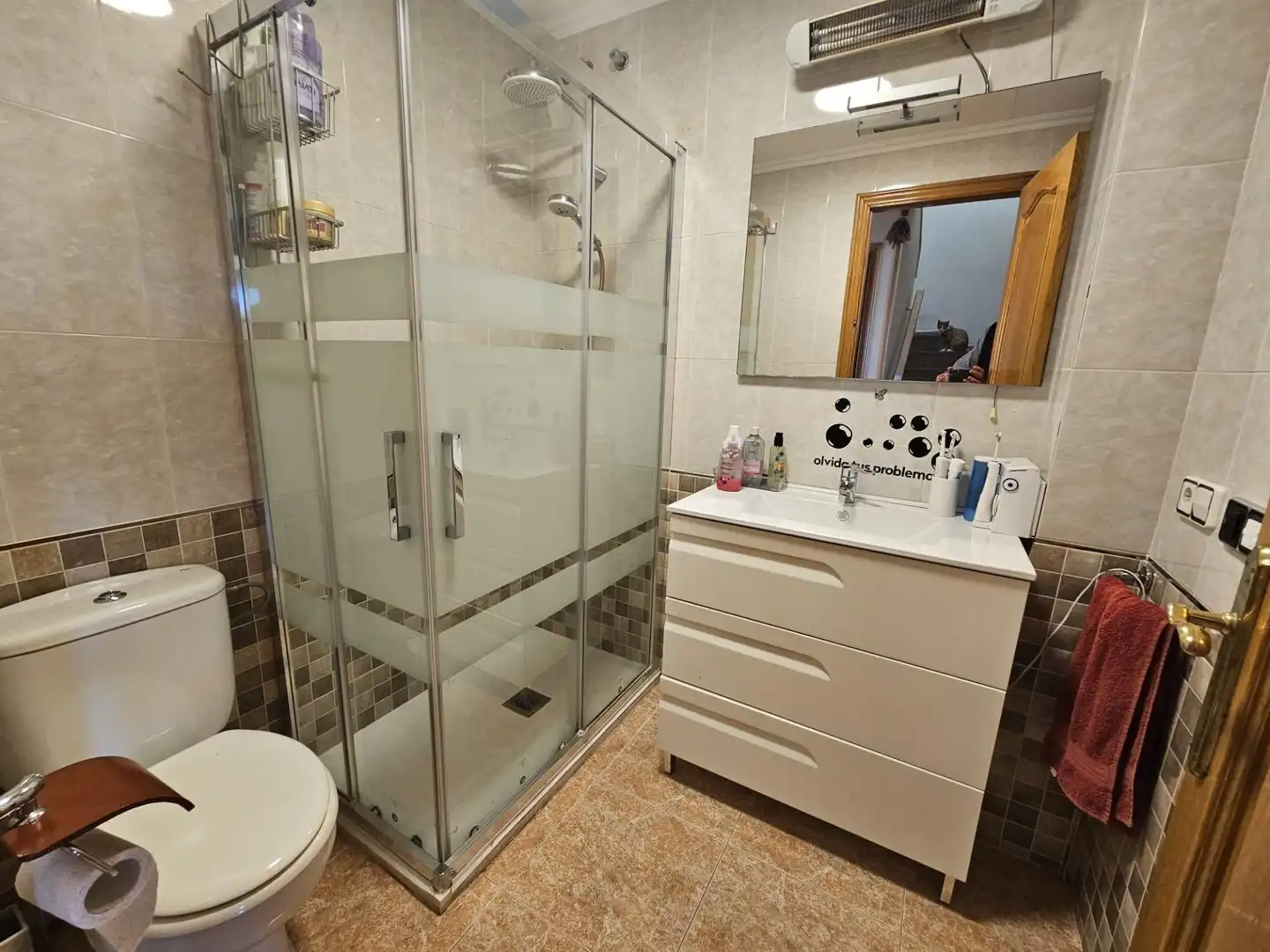 Badezimmer von Einfamilien-Reihenhaus zum Verkauf in Malgrat de Mar mit Klimaanlage, Heizung und Privatgarten