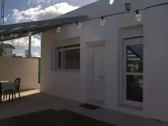 Vista exterior de Casa adosada en venda en Vejer de la Frontera amb Jardí privat, Traster i Moblat