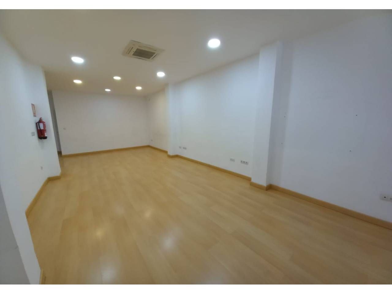 Premises for sale in  Granada Capital  with Air Conditioner