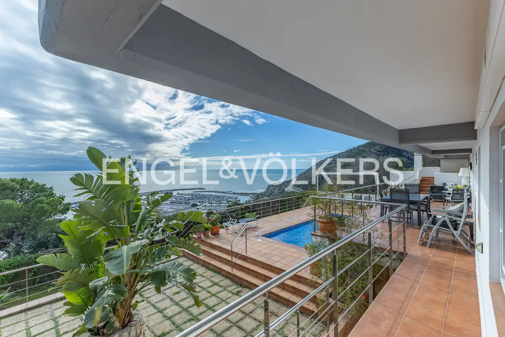 Vista exterior de Casa o xalet en venda en Sitges amb Aire condicionat, Calefacció i Jardí privat