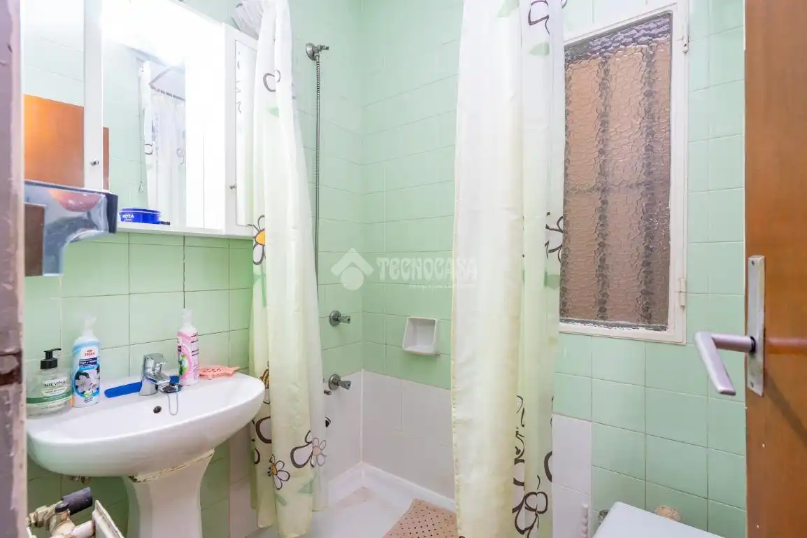 Baño de Piso en venta en Miraflores de la Sierra con Calefacción