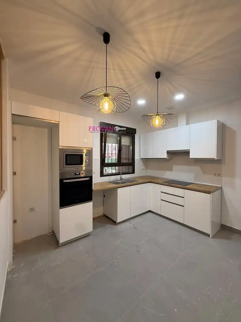 Cuina de Planta baixa en venda en Torrejón de Ardoz amb Aire condicionat i Piscina comunitària