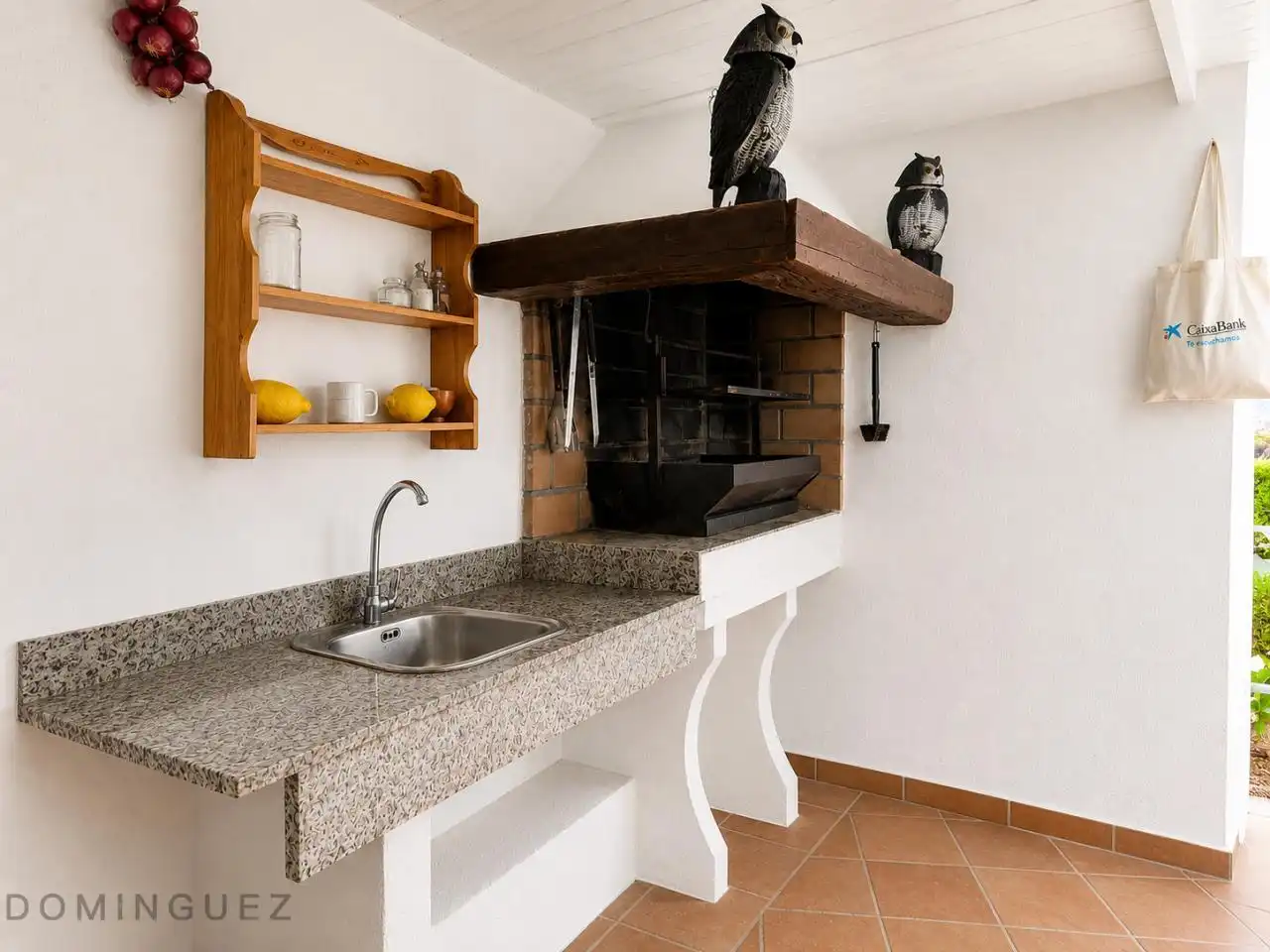 Cuina de Casa o xalet en venda en Cangas  amb Calefacció, Jardí privat i Terrassa