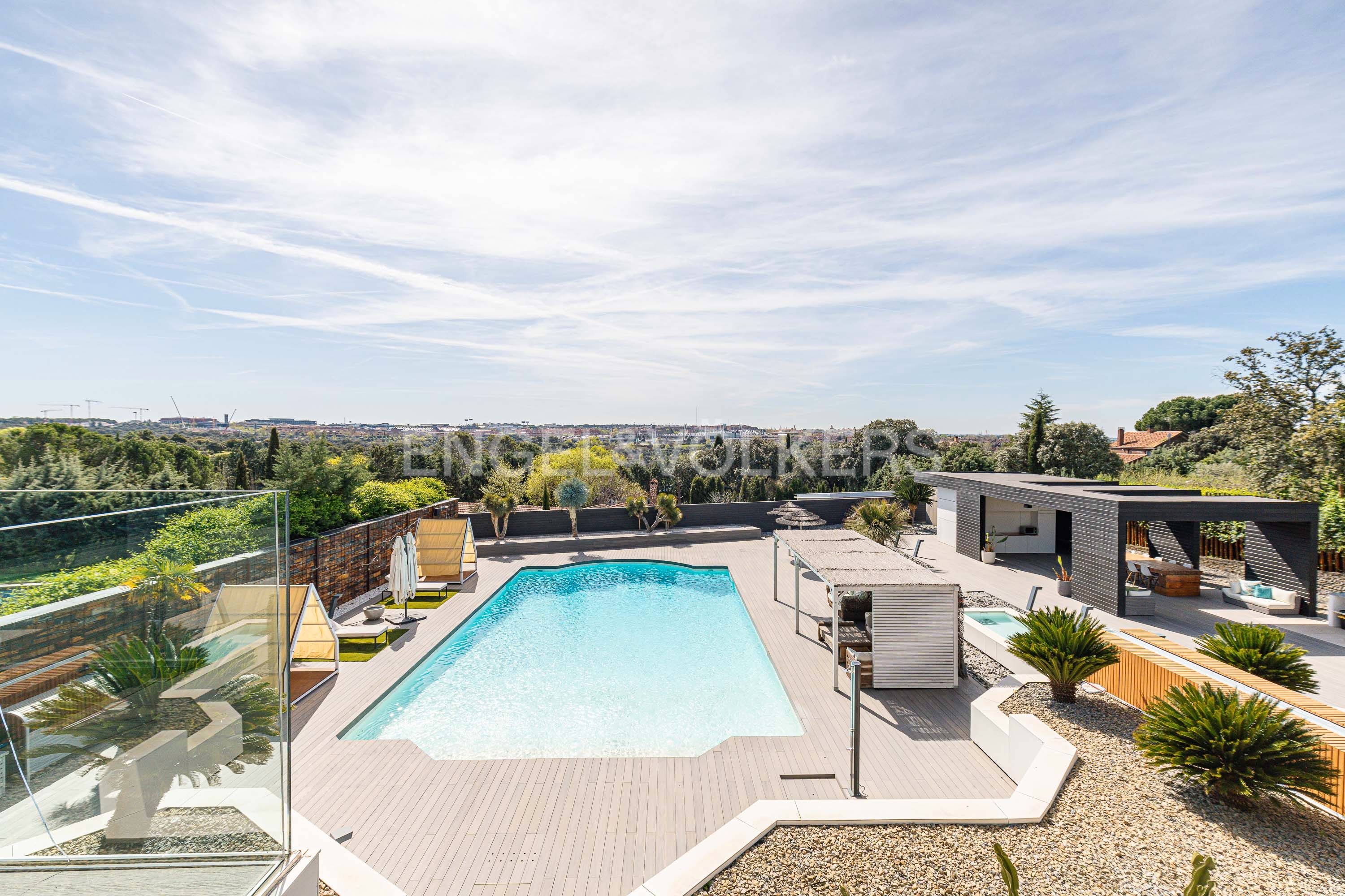 Vista exterior de Casa o chalet en venta en Las Rozas de Madrid con Aire acondicionado, Calefacción y Jardín privado