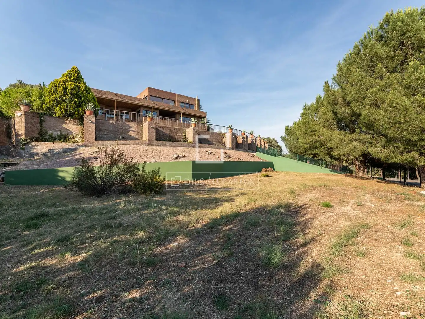 Exterior view of Houses for sale in Galapagar  with Air Conditioner, Private garden and Storage room