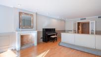 Living room of Flat for sale in Girona Capital  with Air Conditioner, Heating and Terrace