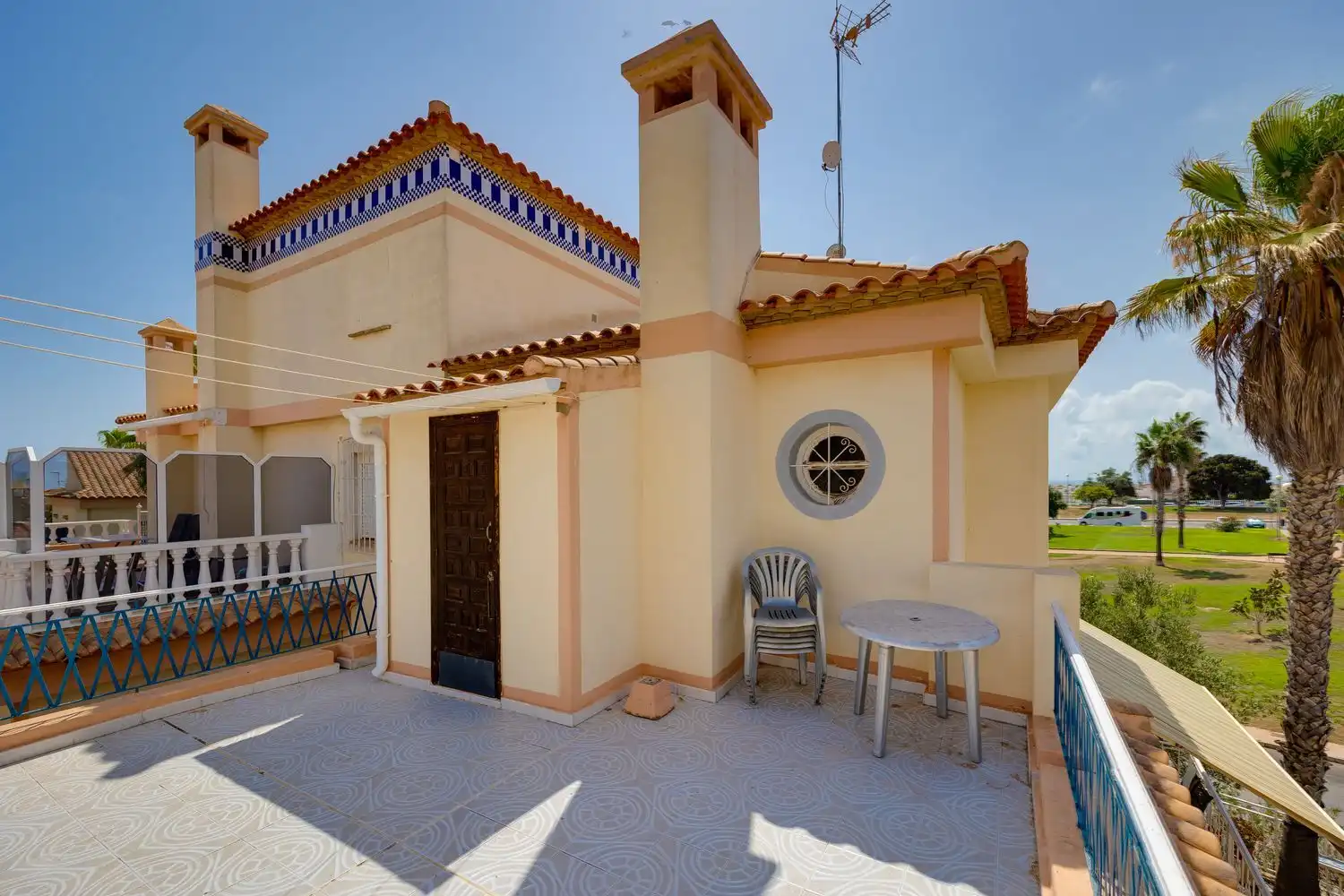 Vista exterior de Estudi en venda en Torrevieja amb Aire condicionat, Terrassa i Traster