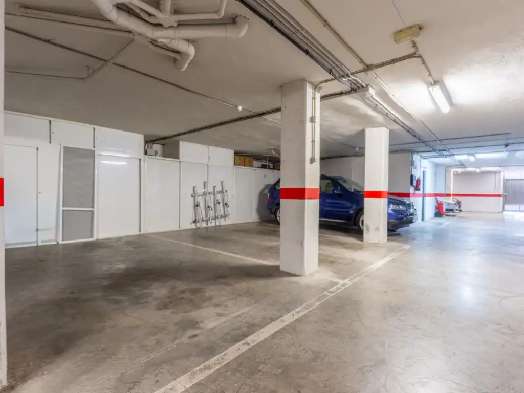 Aparcament de Apartament en venda en Alicante / Alacant amb Aire condicionat i Internet
