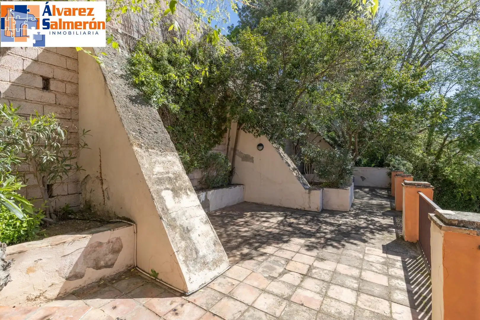Jardí de Pis en venda en Granada amb Terrassa, Traster i Piscina comunitària