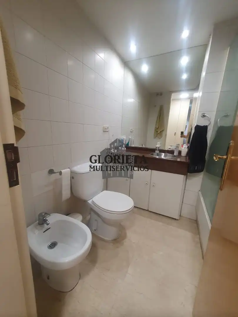 Baño de Piso en venta en Vigo  con Calefacción, Trastero y Amueblado