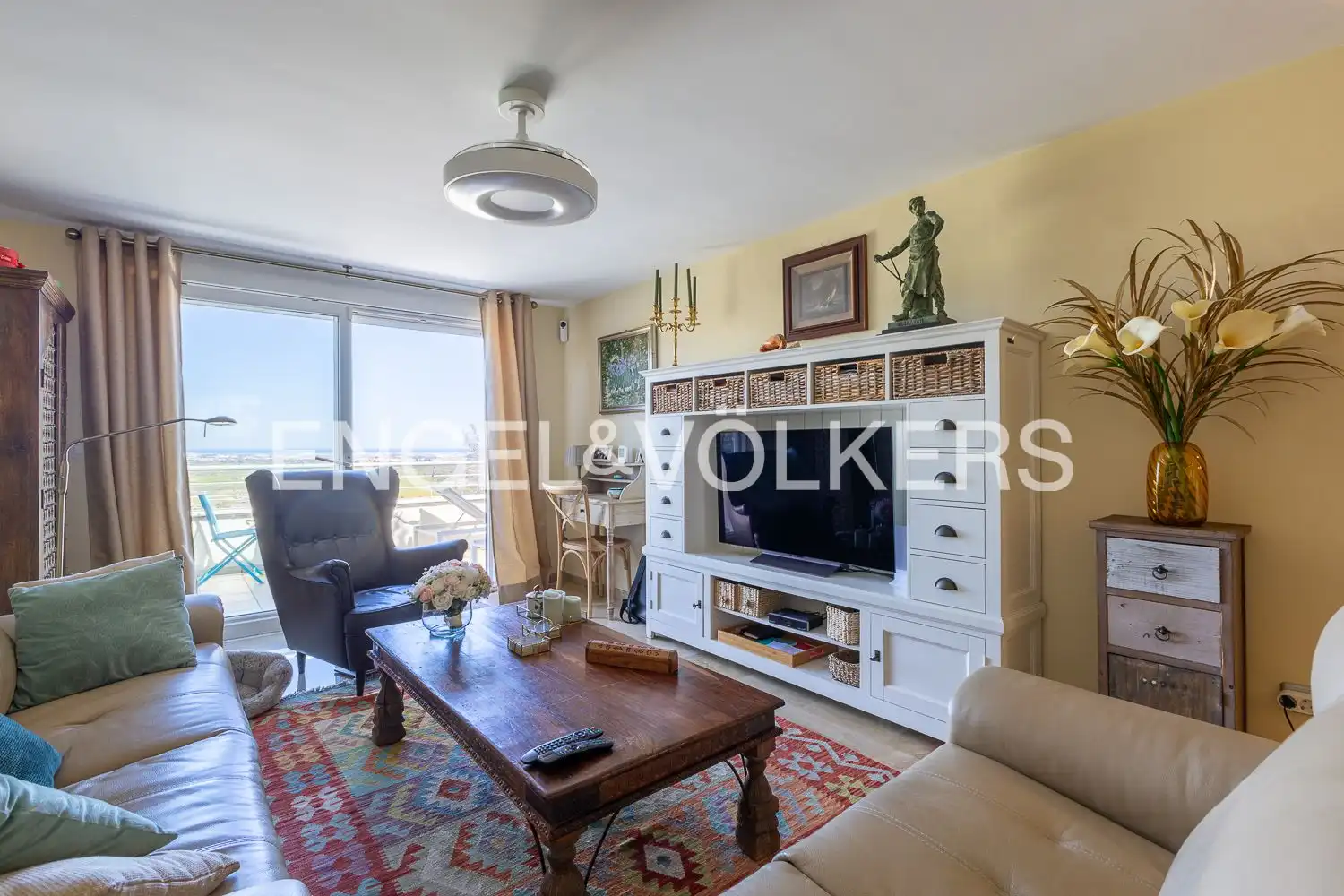 Exterior view of Flat for sale in Ador  with Air Conditioner, Heating and Private garden