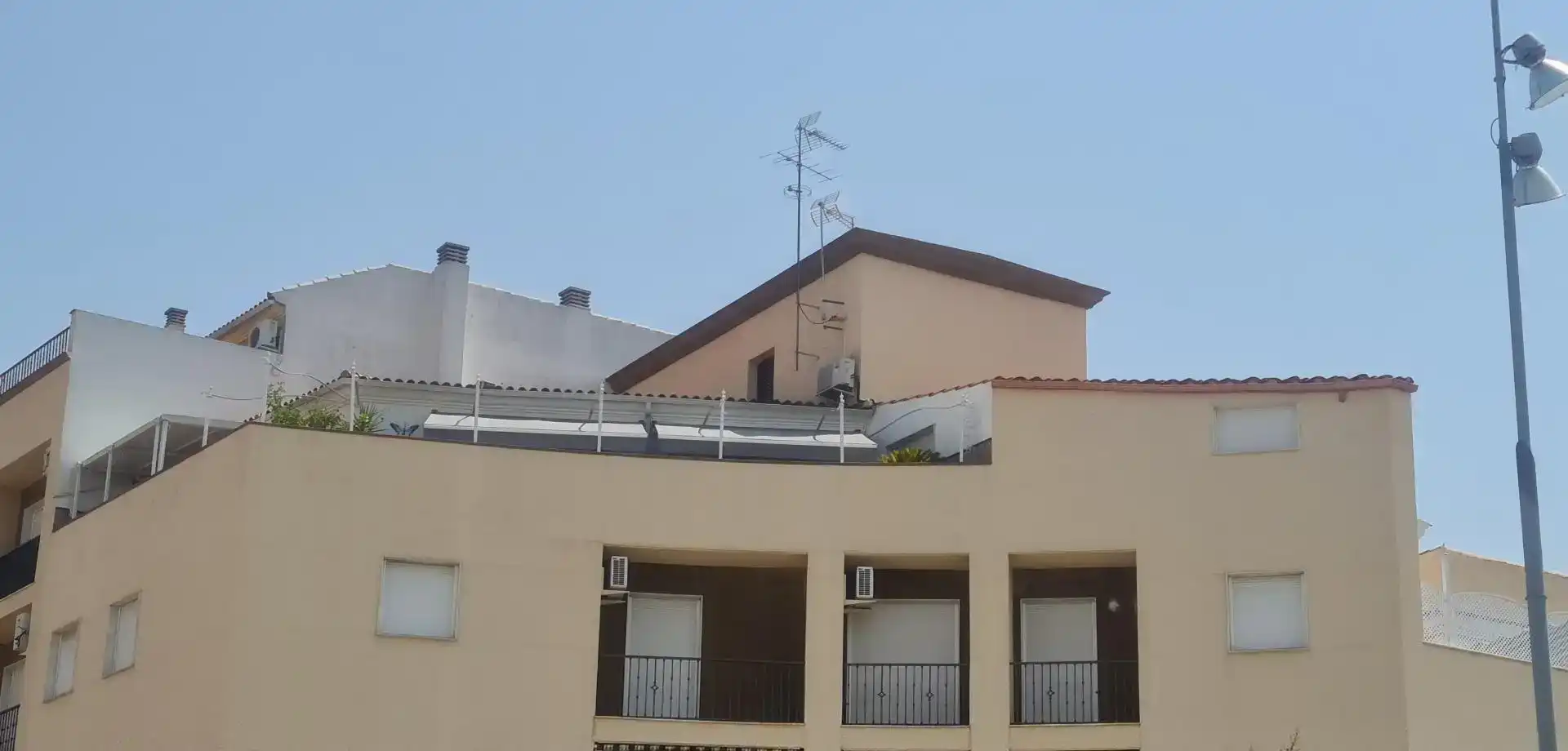 Außenansicht von Wohnung zum Verkauf in Bailén mit Klimaanlage und Balkon