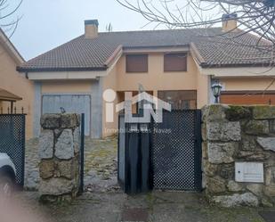 Vista exterior de Casa o xalet en venda en Peguerinos amb Calefacció, Jardí privat i Terrassa