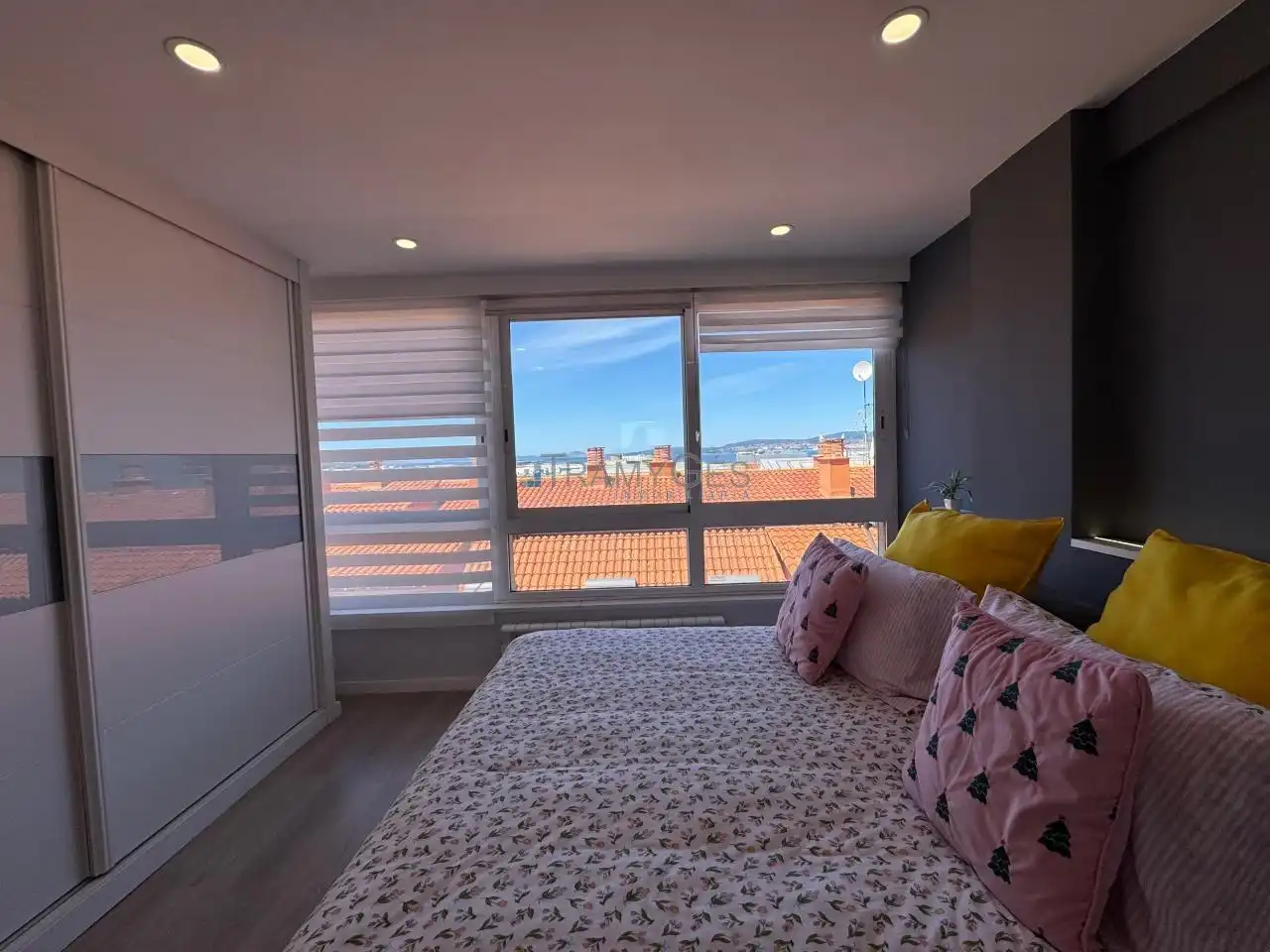 Habitación de Piso en venta en Vigo  con Calefacción, Terraza y Trastero