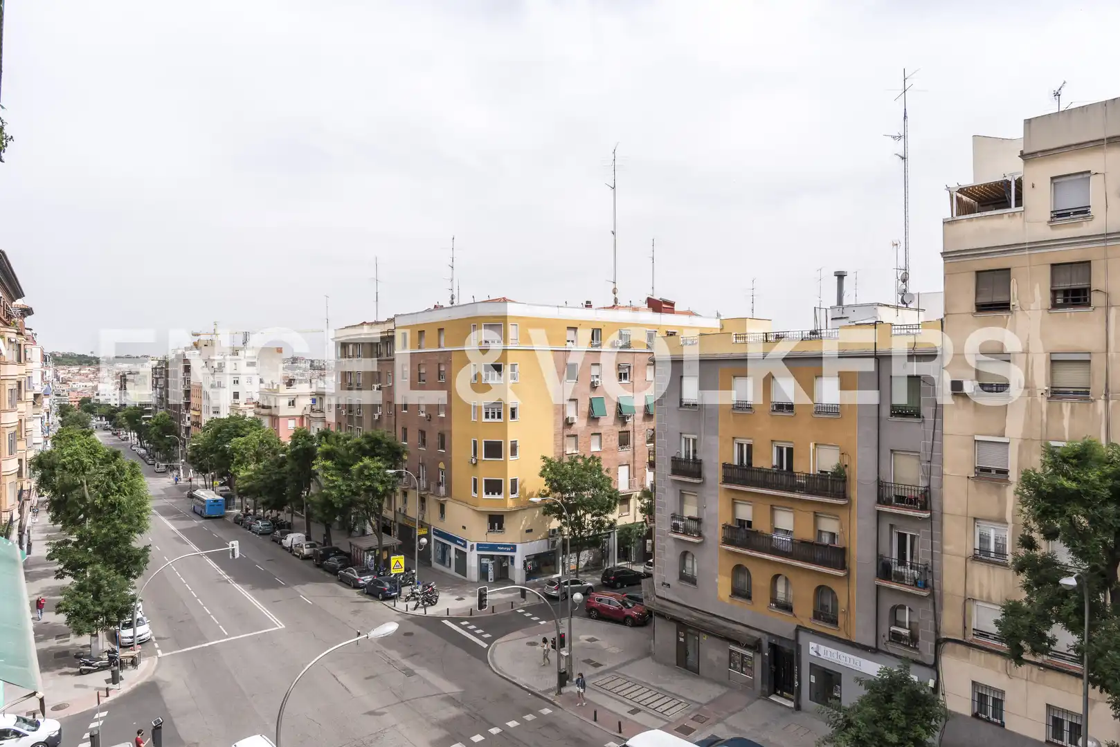 Außenansicht von Wohnung zur Miete in Madrid mit Klimaanlage, Heizung und Terrasse