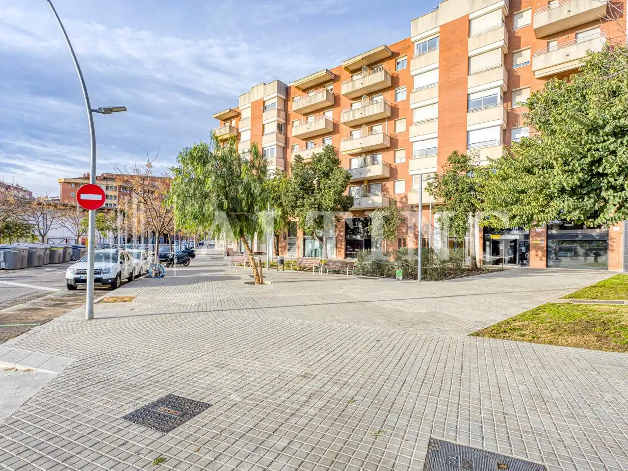 Exterior view of Commercial properties for sale in Barcelona  with Air Conditioner