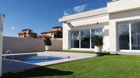 Foto 2 von Einfamilien-Reihenhaus zum Verkauf in Calle del Algarrobo, 7, Los Montesinos, Alicante