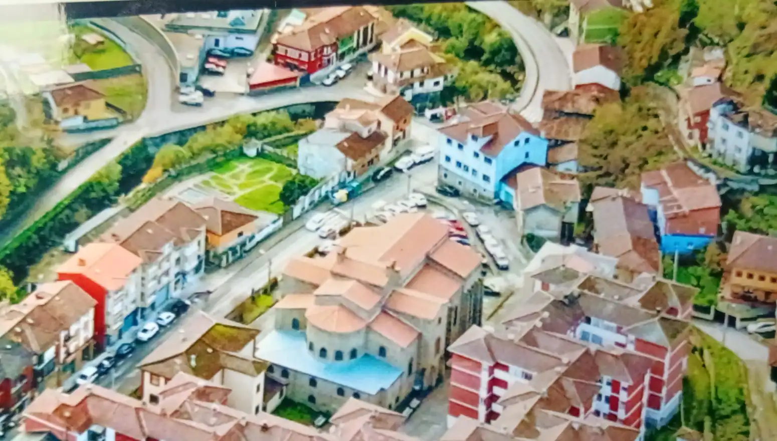 Vista exterior de Pis en venda en Mieres (Asturias) amb Calefacció i Jardí privat